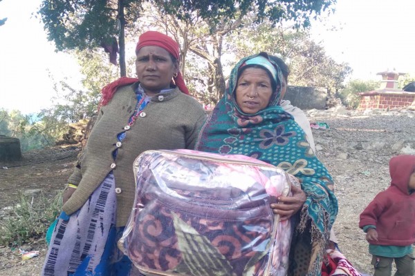 अपांगता भएका व्यक्तिहरुलाई कम्बल वितरण 